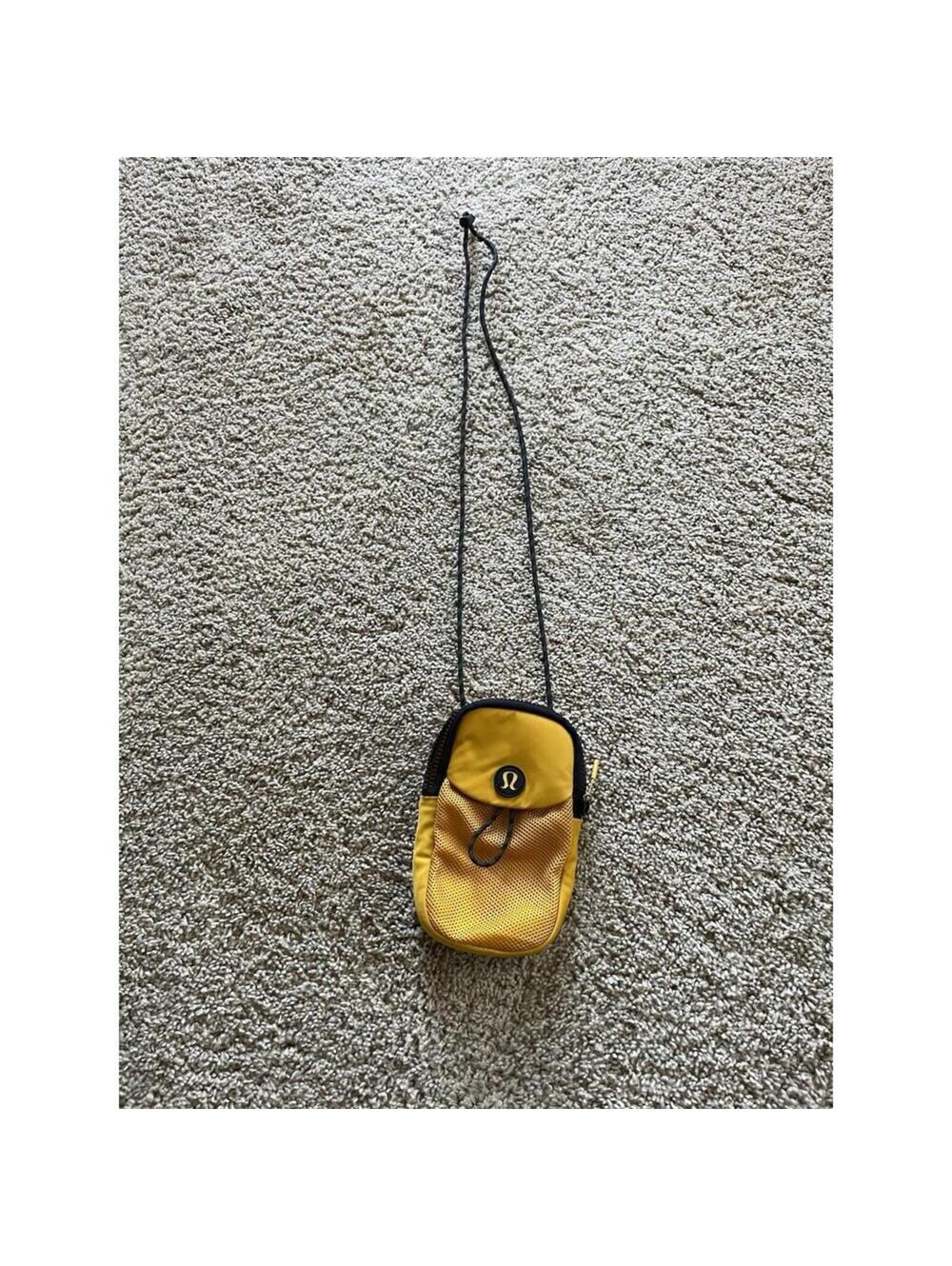 Lululemon Take It On Crossbody Pouch Honey Lemon Messenger Bag Purse Fanny Pack - Picture 2 of 13
